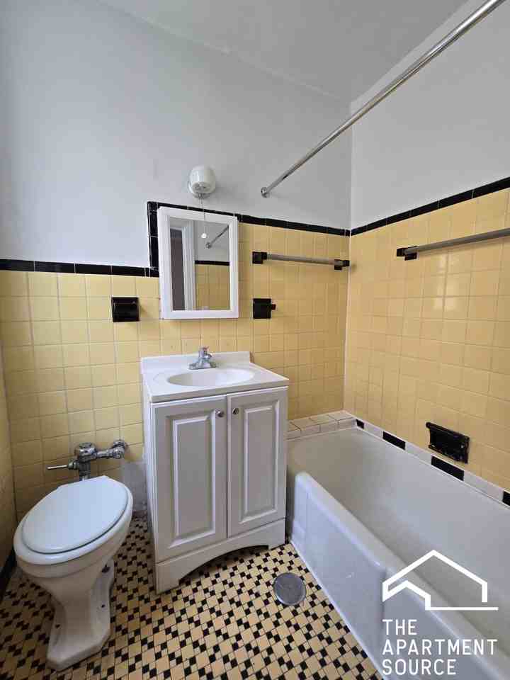 6904 N Ravenswood Ave #1 - Photo 4 of 6