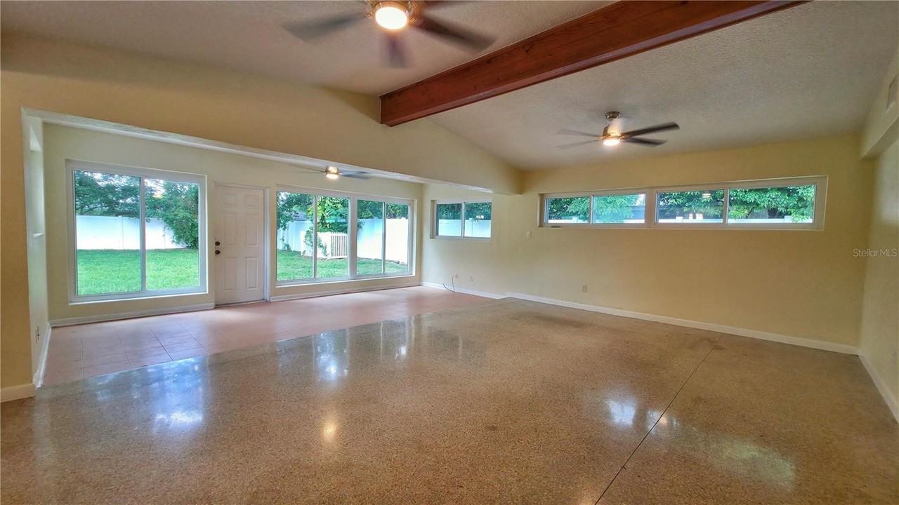 518 Oranole Rd - Photo 3 of 23