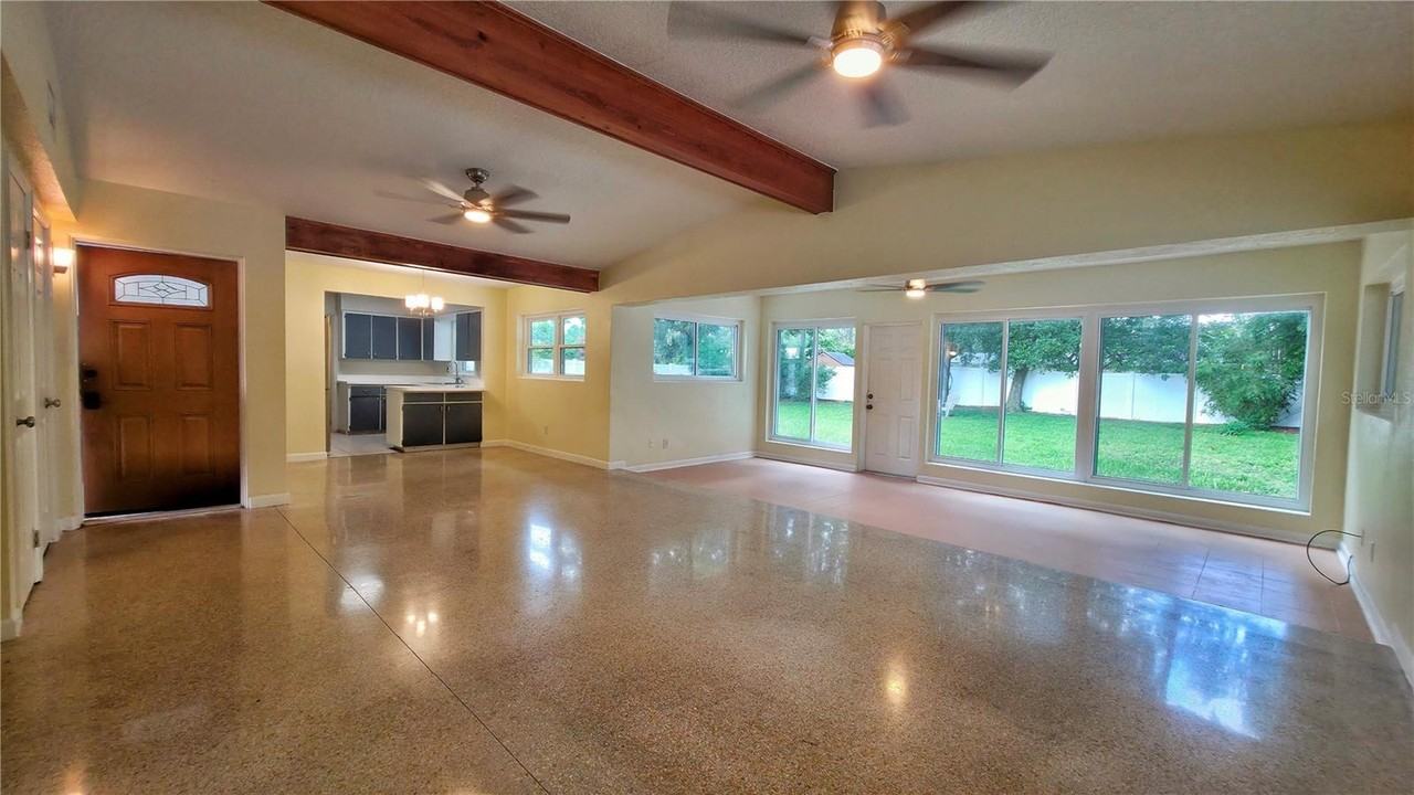 518 Oranole Rd - Photo 4 of 23