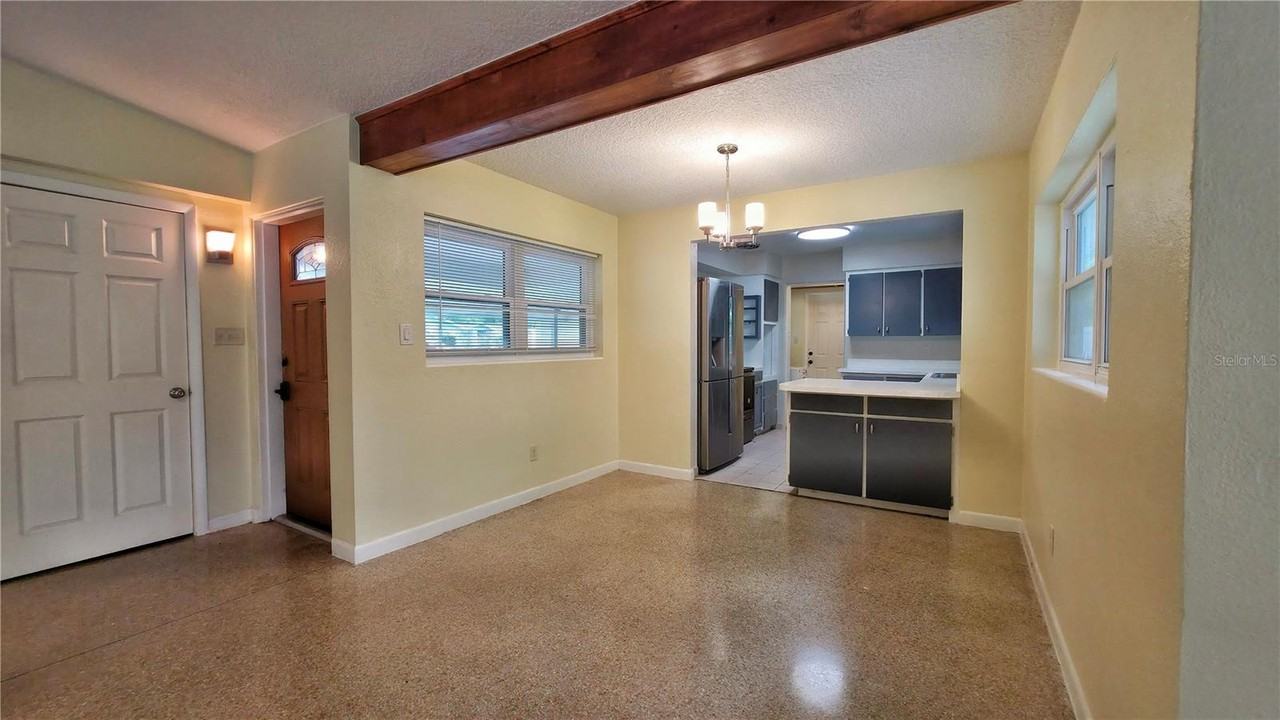 518 Oranole Rd - Photo 6 of 23