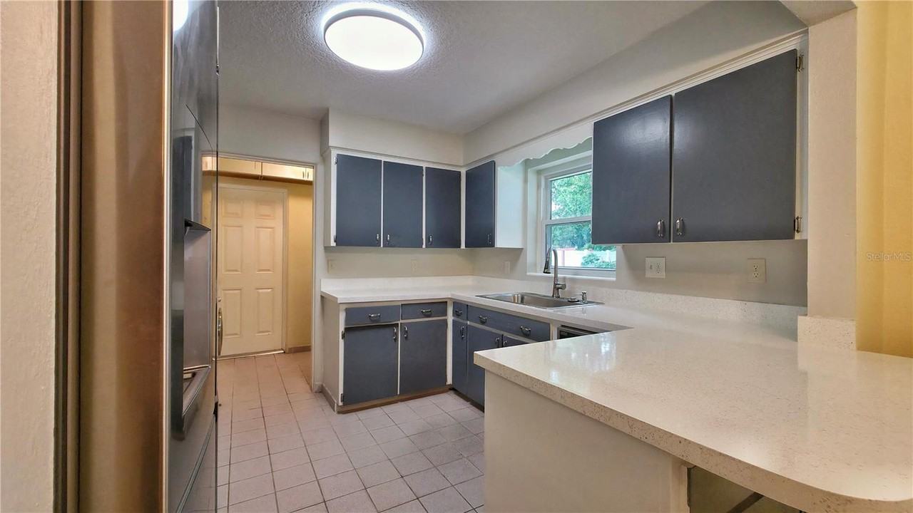 518 Oranole Rd - Photo 7 of 23