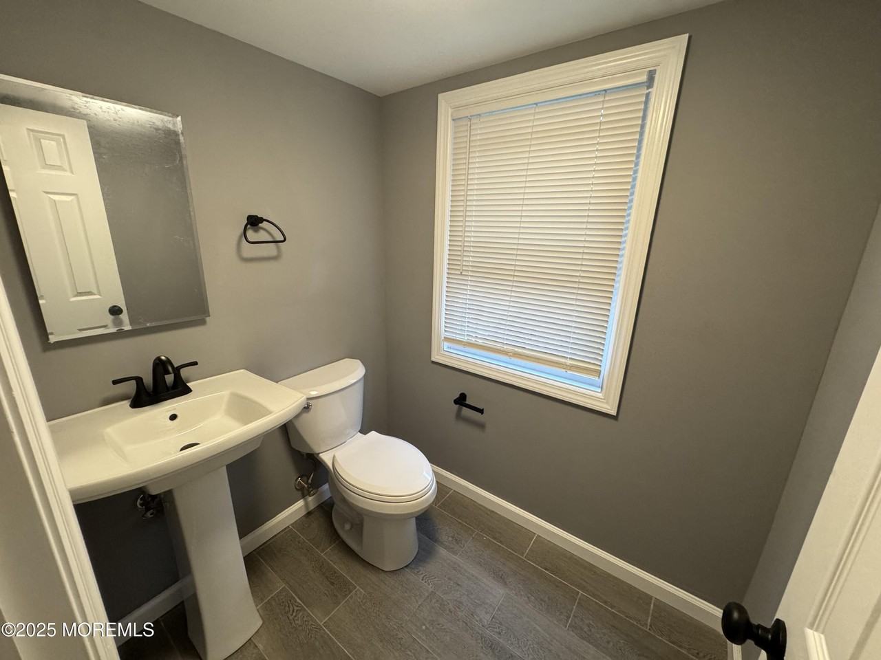 315 Lorillard Ave - Photo 2 of 24