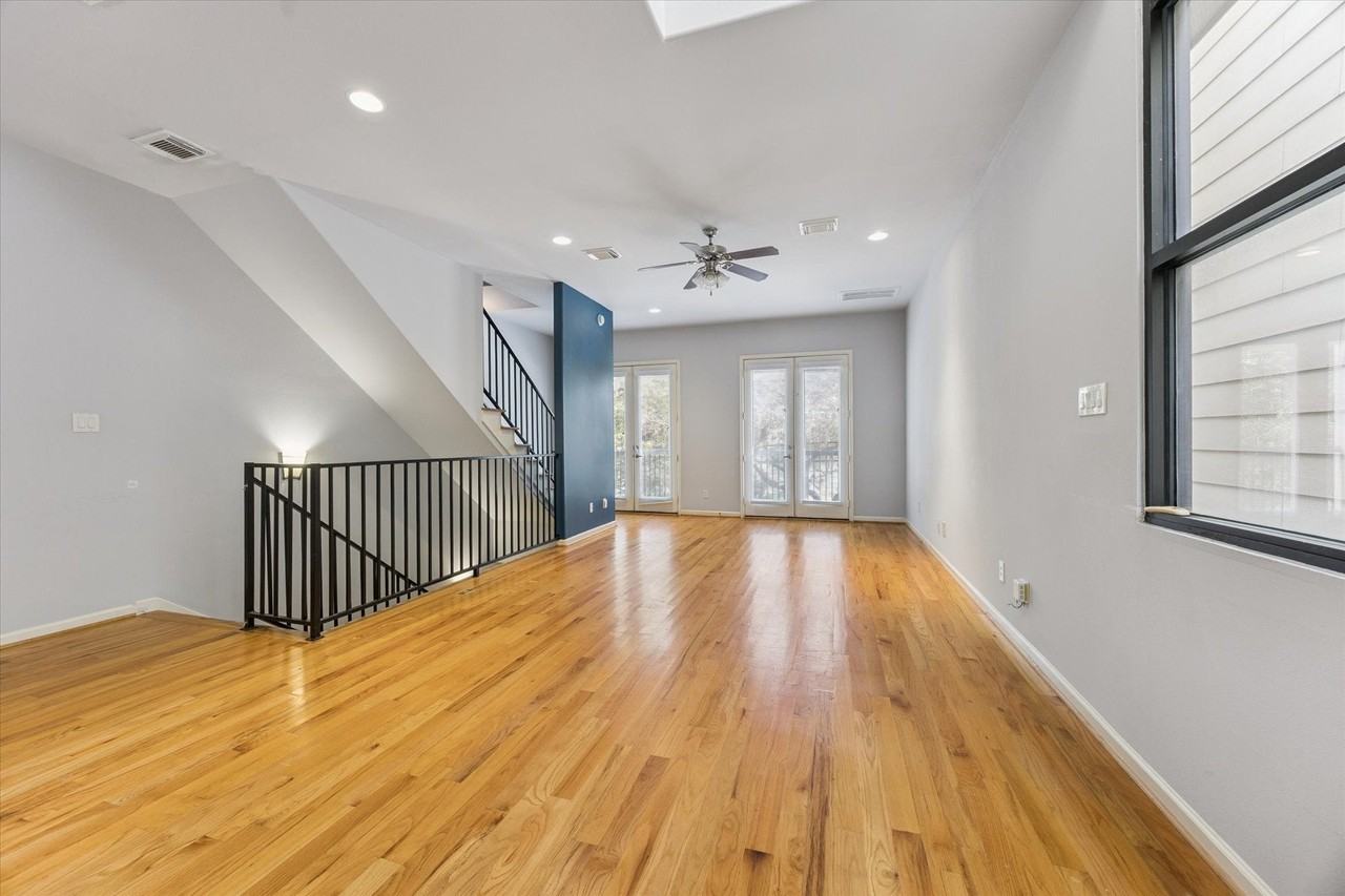 627 W 8th St - Photo 2 of 15