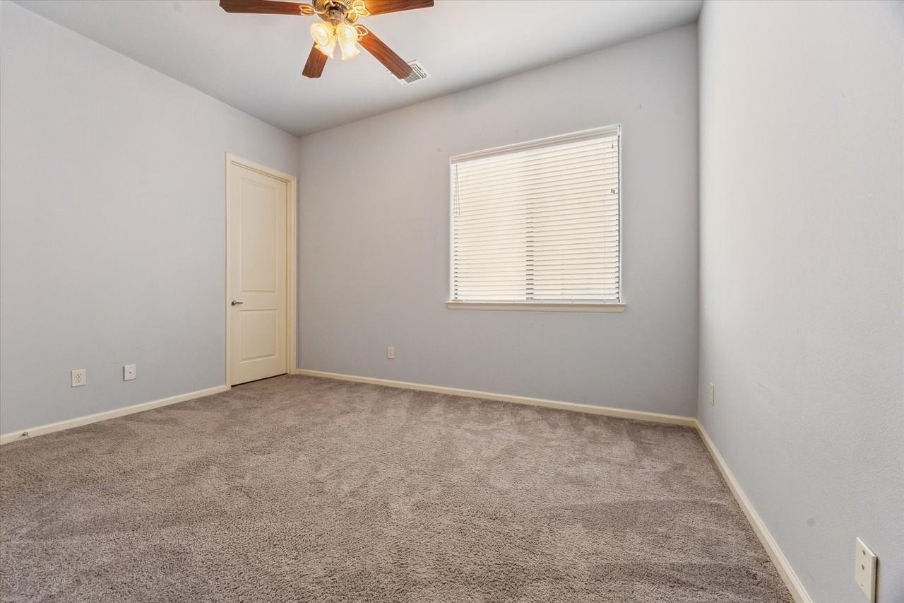 627 W 8th St - Photo 5 of 15