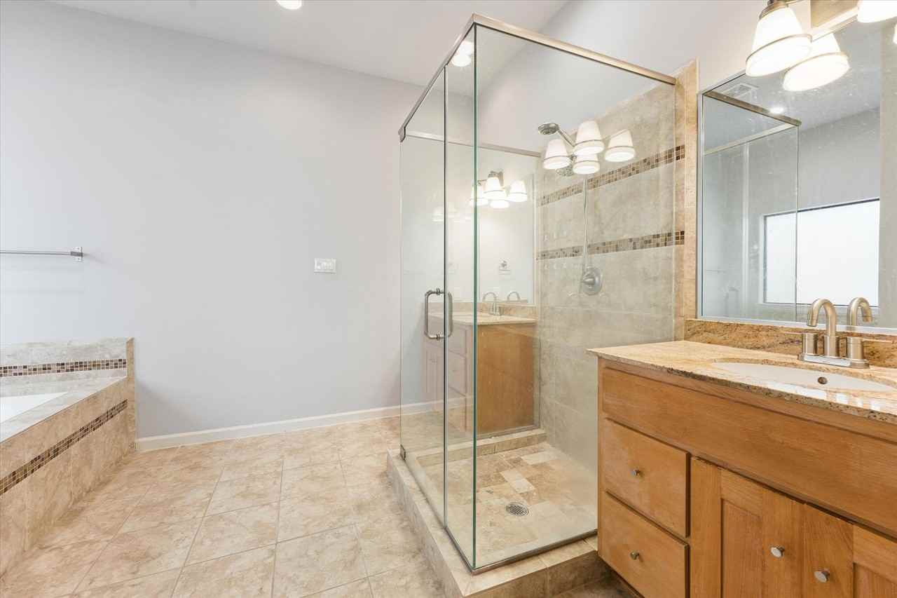 627 W 8th St - Photo 6 of 15