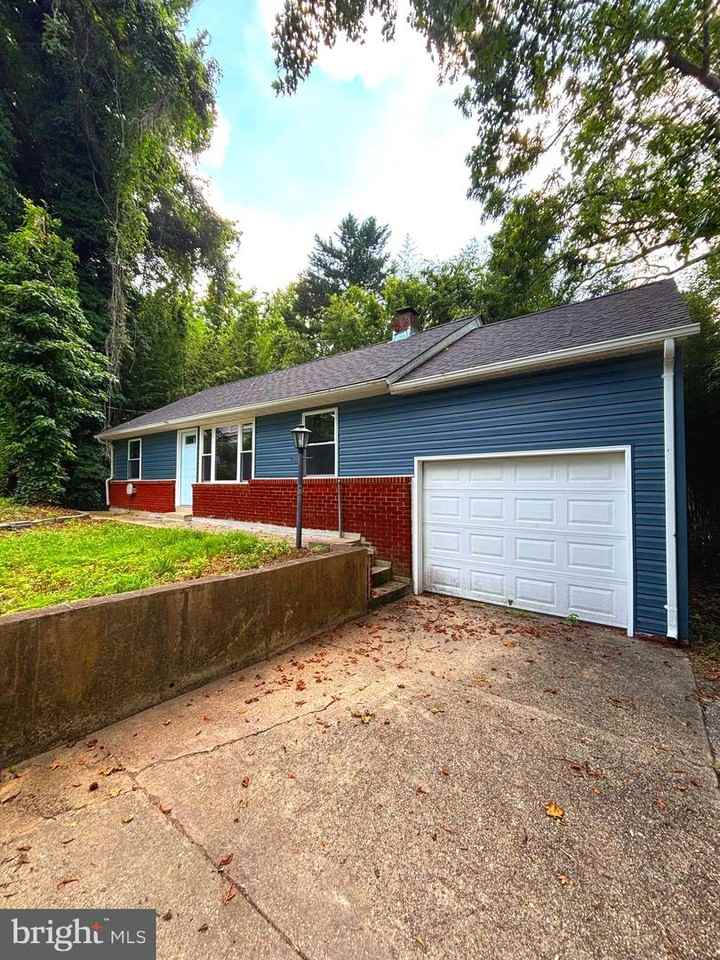 3315 Cliff Trail - Photo 2 of 9