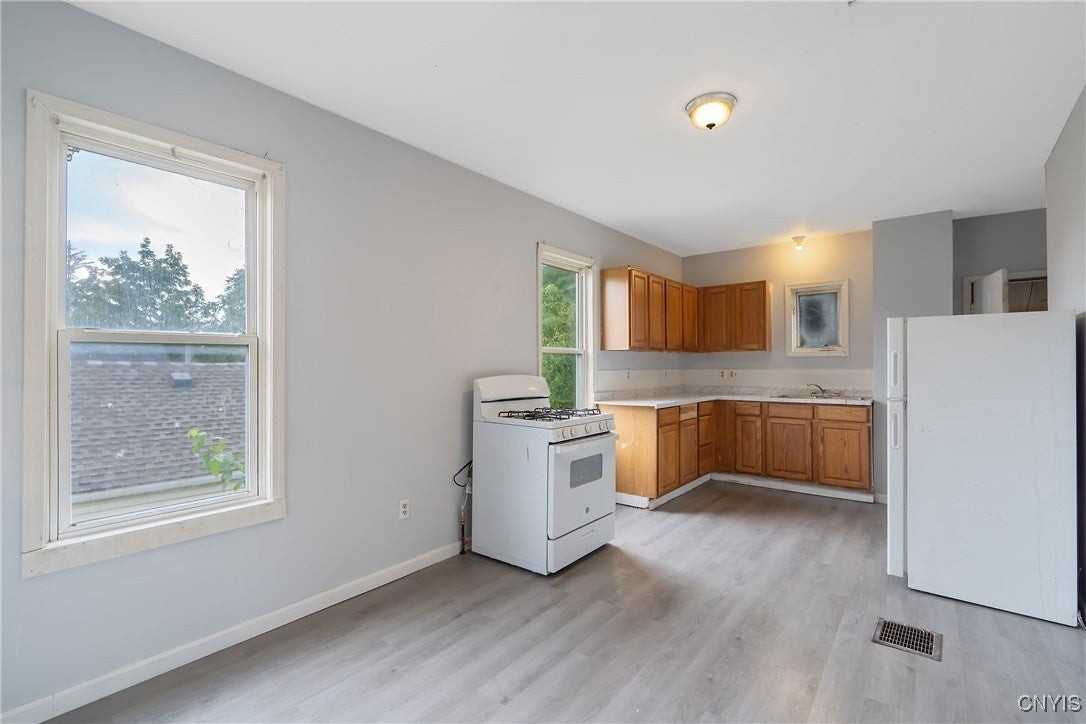 117 W Schuyler St - Photo 7 of 14