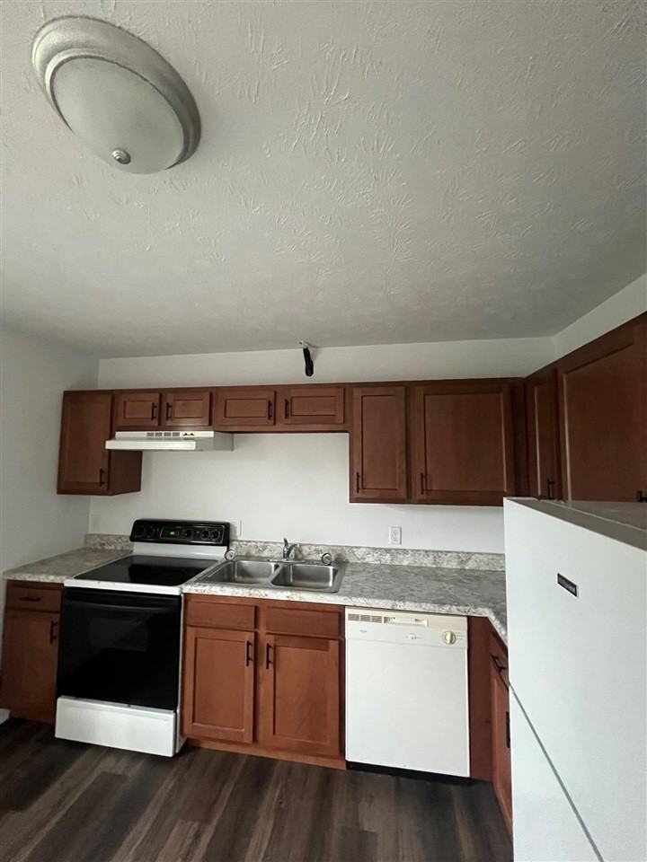 1294 Kenilwood Way - Photo 2 of 7