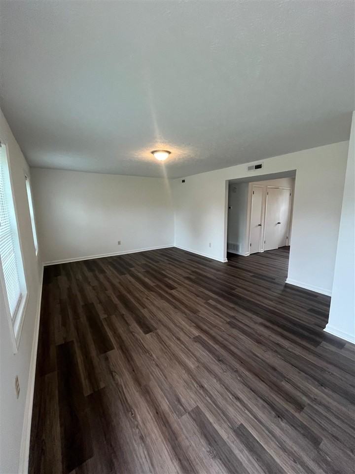 1294 Kenilwood Way - Photo 3 of 7