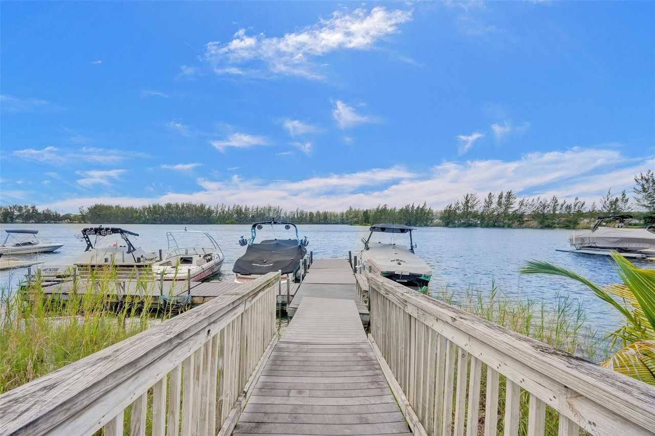 4059 Crystal Lake Dr - Photo 4 of 50