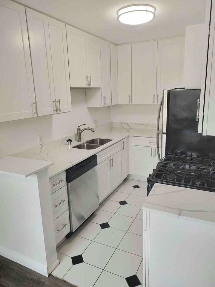 1427 North Poinsettia Place - Photo 3 of 14