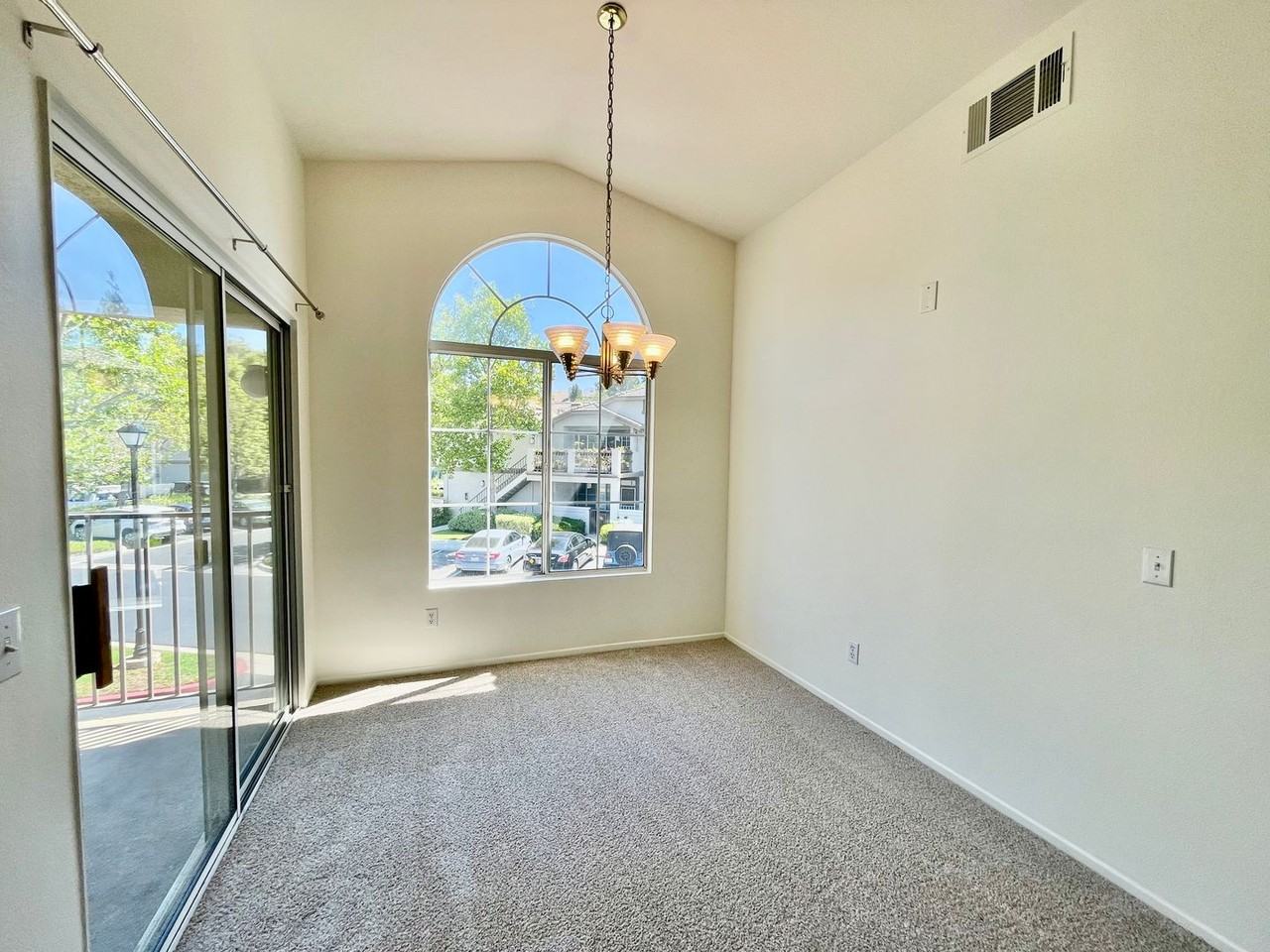 10 Chaumont Cir - Photo 4 of 10