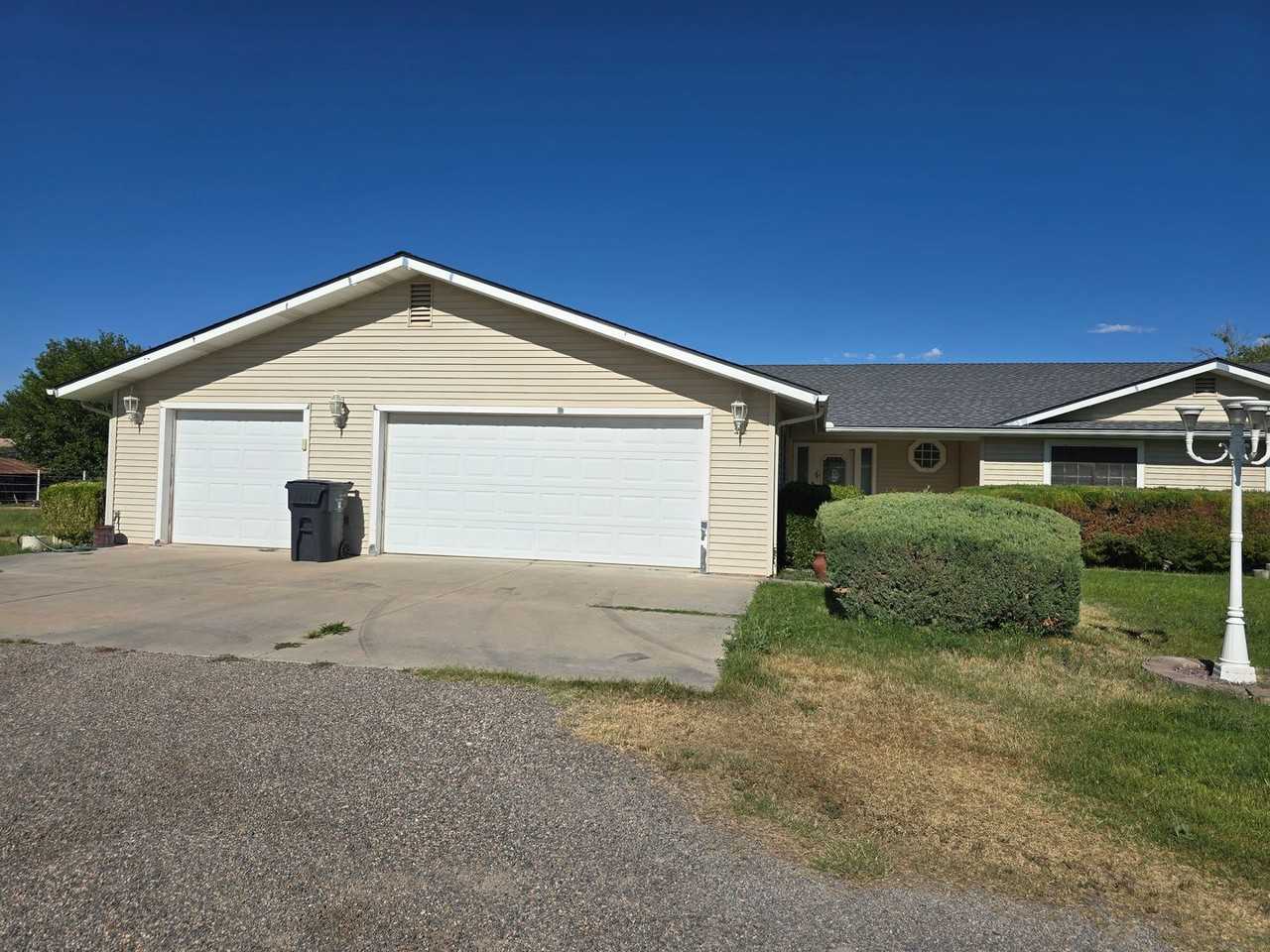 2222 E Aspen St - Photo 2 of 35