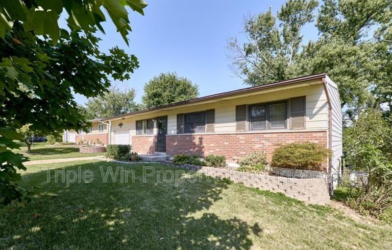 10531 Fabick Dr - Photo 3 of 50
