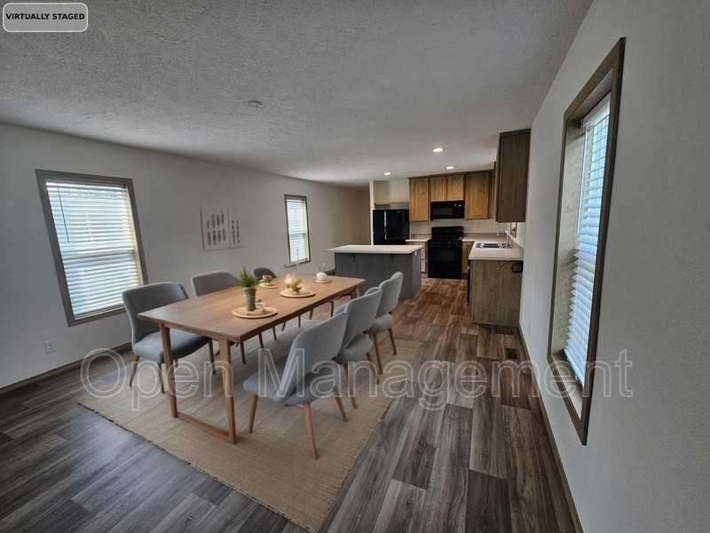 3522 Kelly St N - Photo 2 of 14