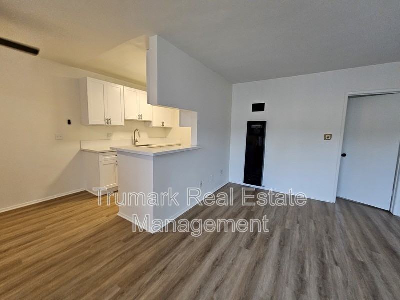 337 Riverdale Dr #7 - Photo 4 of 6