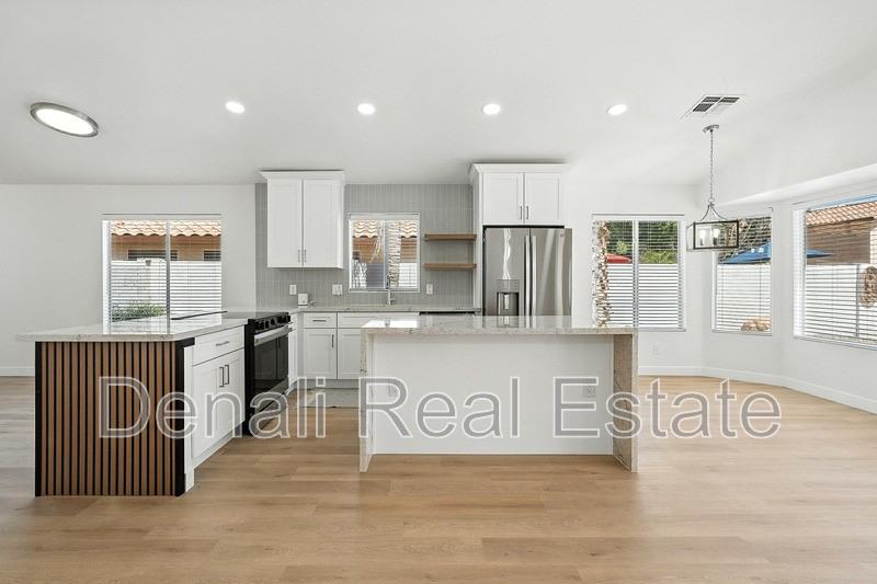 9829 W Mohawk Ln - Photo 3 of 35