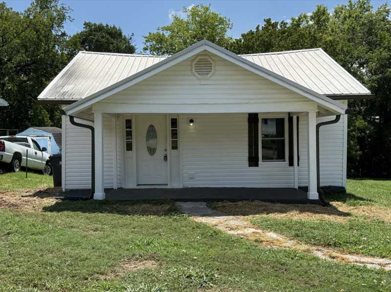 1008 Avenue A - Photo 2 of 20