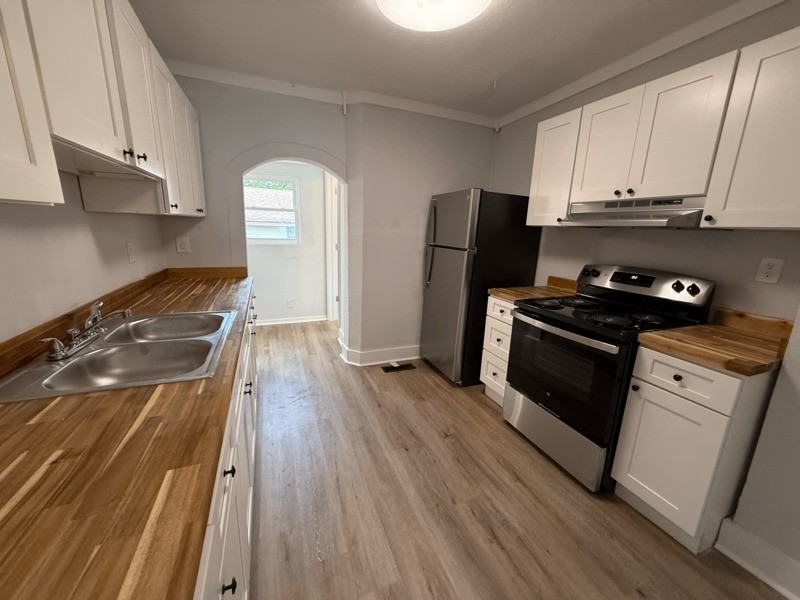 1008 Avenue A - Photo 4 of 20