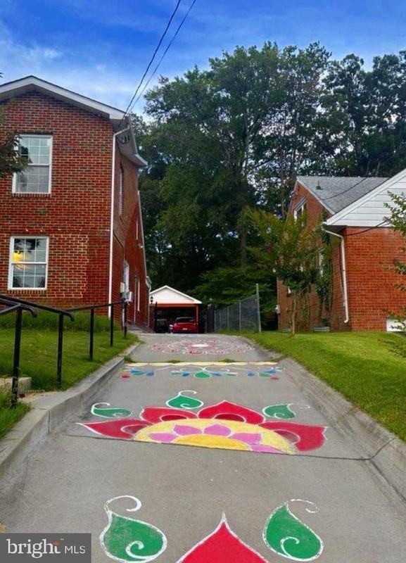 7213 Adelphi Rd - Photo 3 of 7
