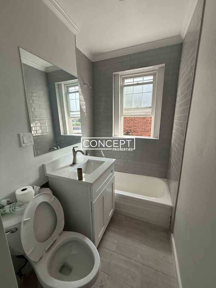 54 Chiswick Ter #11B - Photo 3 of 9