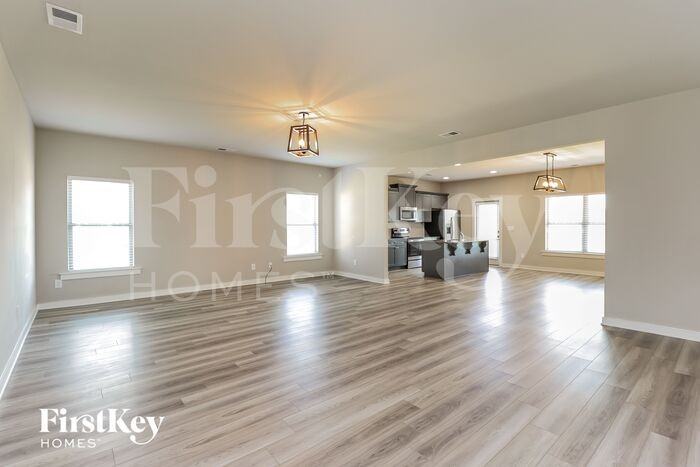 310 Ridgeview Cir - Photo 3 of 15