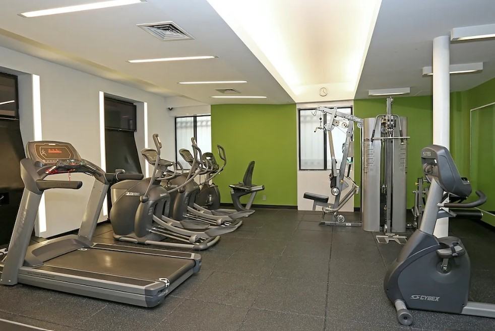 410 W 53rd St #406 - Photo 5 of 7