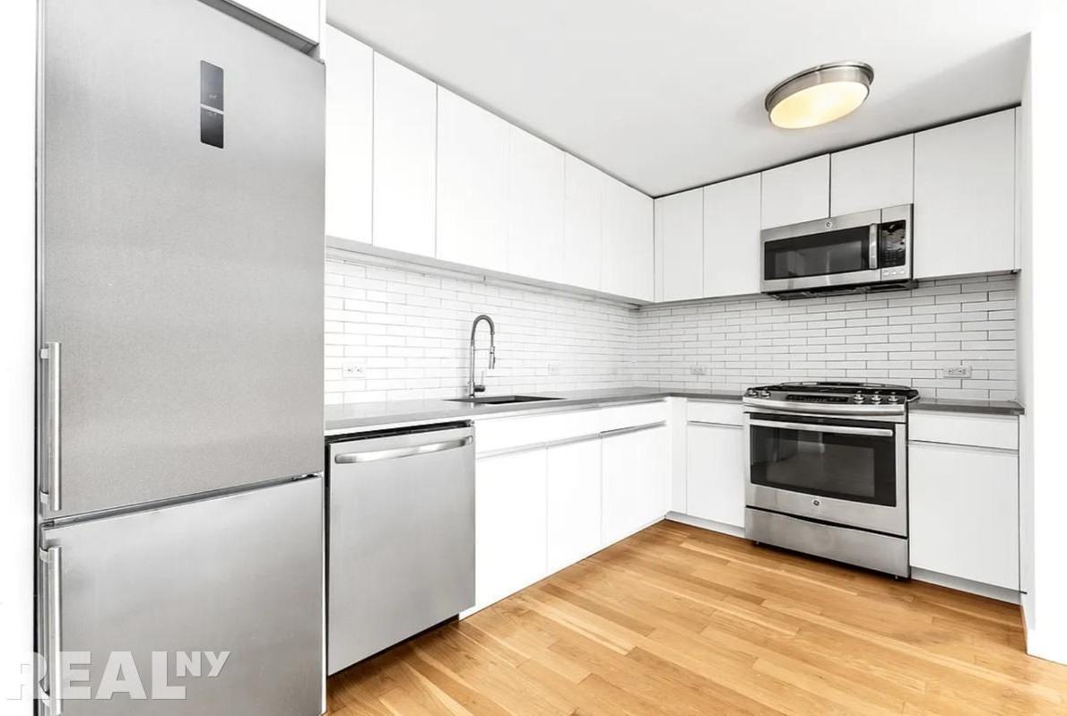 E Houston St #10B - Photo 2 of 11