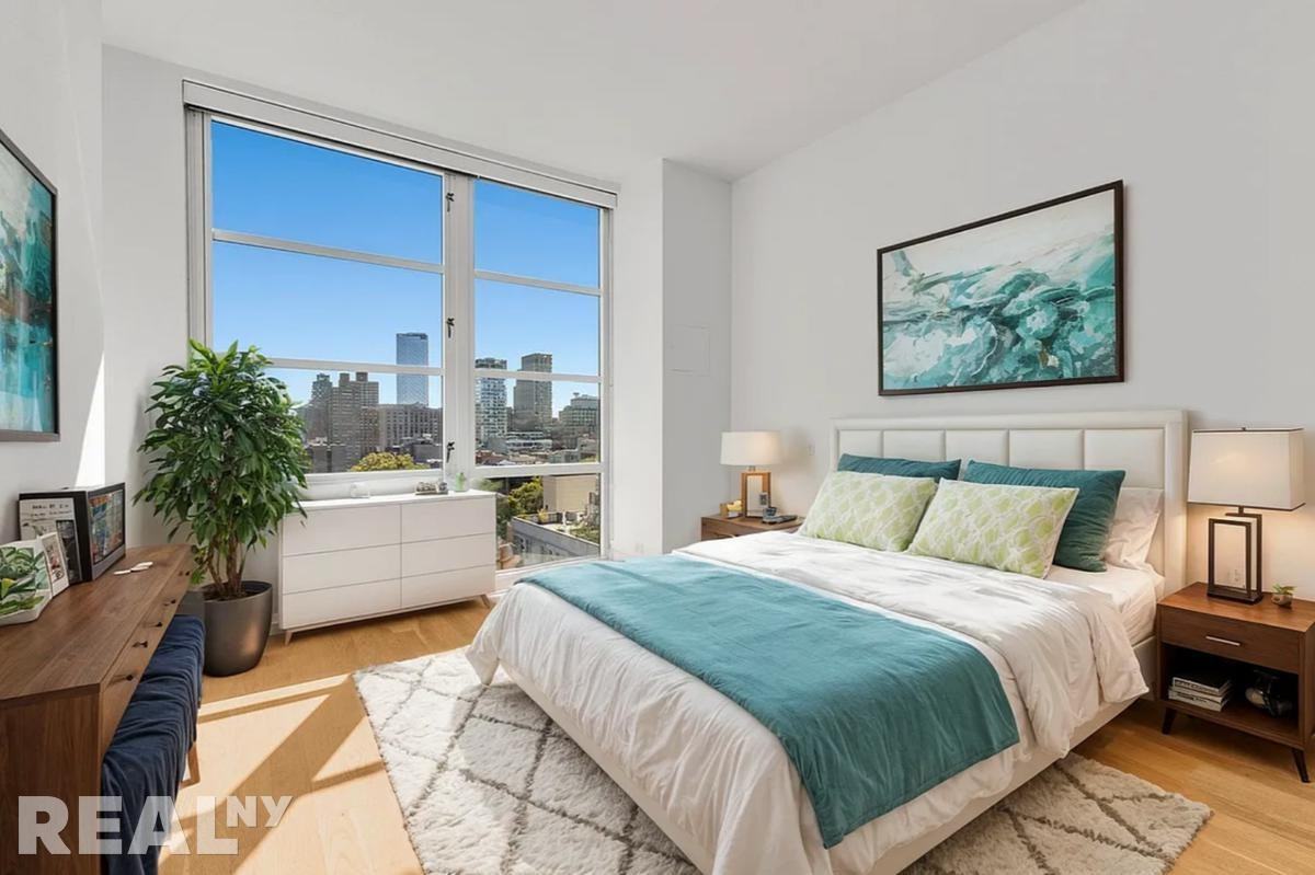 E Houston St #10B - Photo 3 of 11