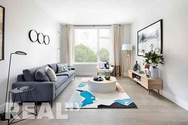 E 14th St #206 - Photo 2 of 7