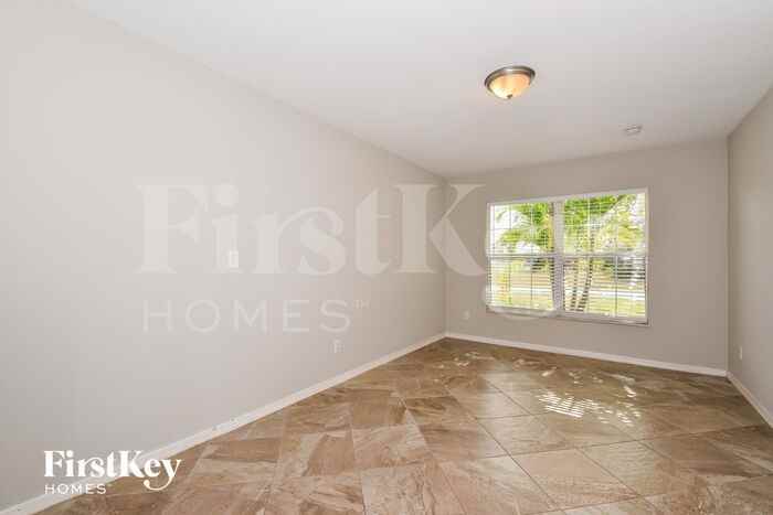 915 Ne 36th Ter - Photo 2 of 15