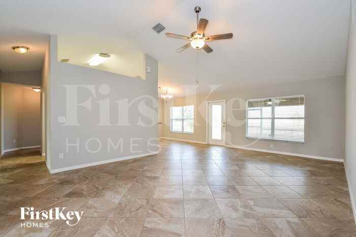 915 Ne 36th Ter - Photo 3 of 15