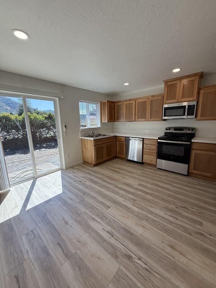 1321 Northeast 7th Street b - Photo 2 of 12