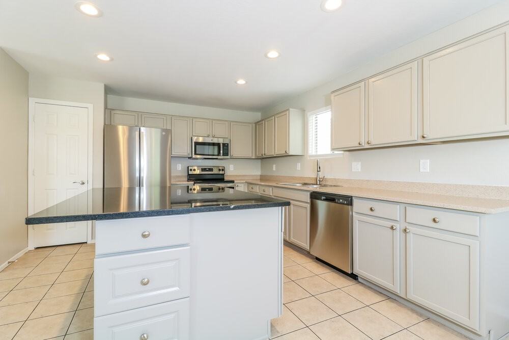 7412 S 37th Dr - Photo 7 of 17