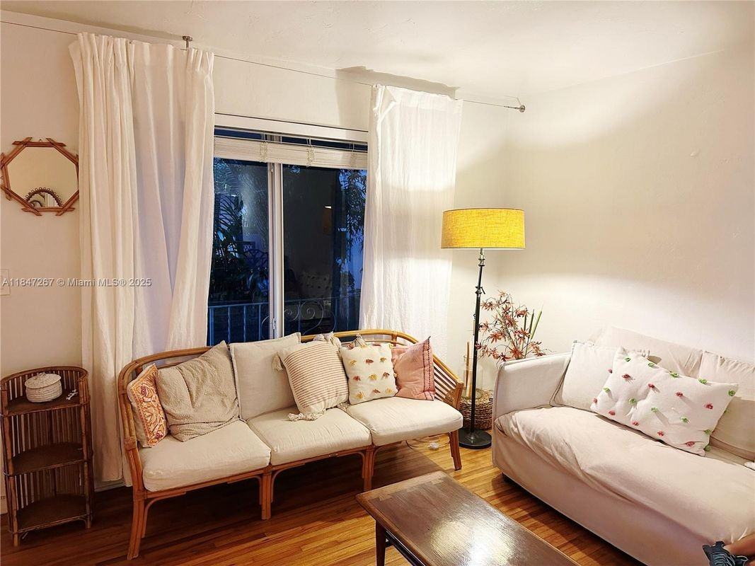 559 Ne 64th St ##561 - Photo 2 of 3