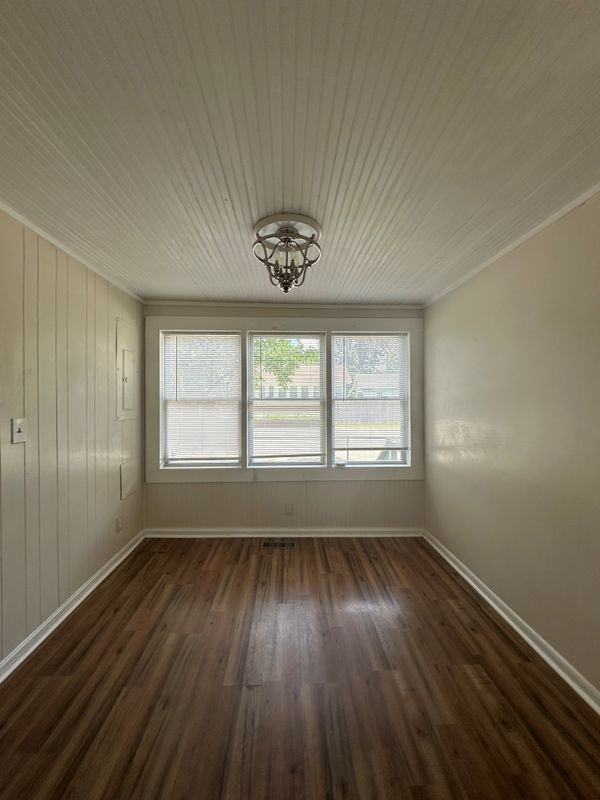 4000 6th St - Photo 2 of 4