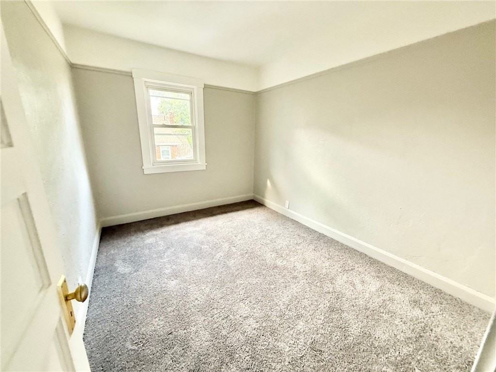 864 Vankirk St - Photo 6 of 10