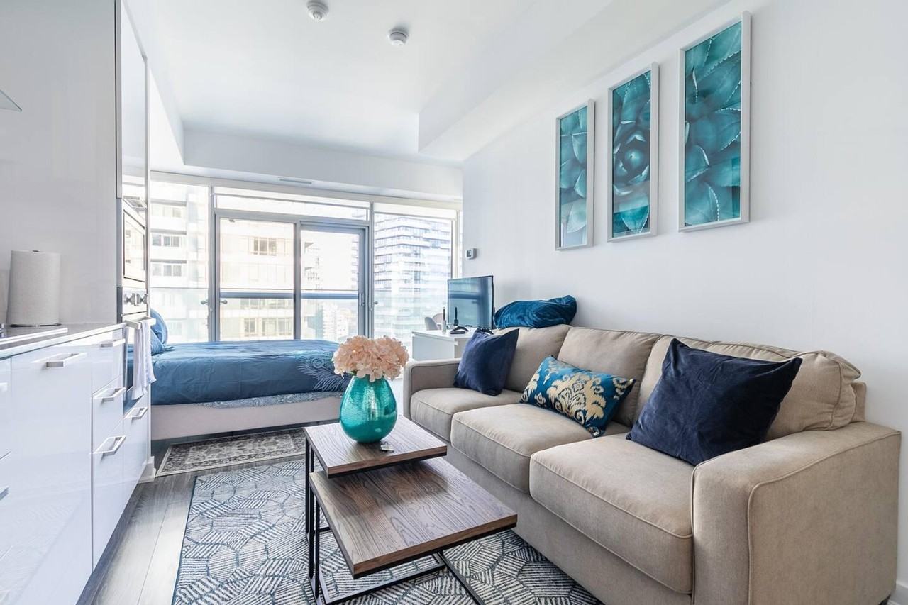 18 York St #1037041P - Photo 3 of 18