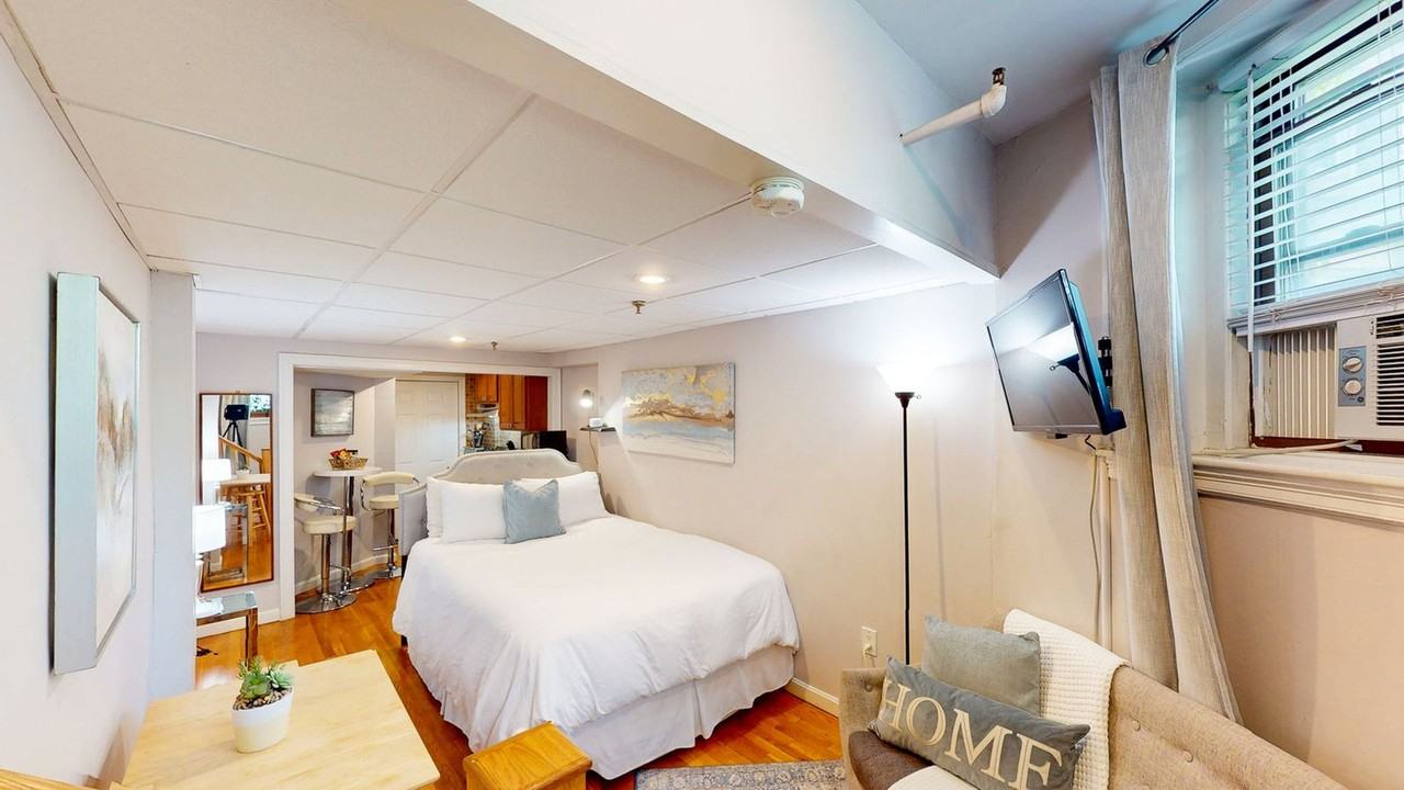 1029A Beacon St #1237953P - Photo 2 of 9