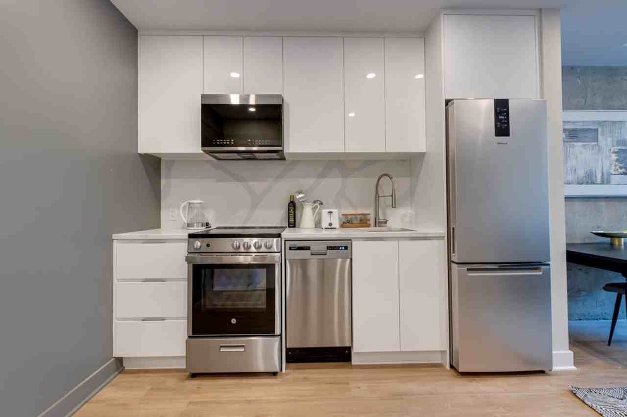 742 Rue William #1254783P - Photo 3 of 16