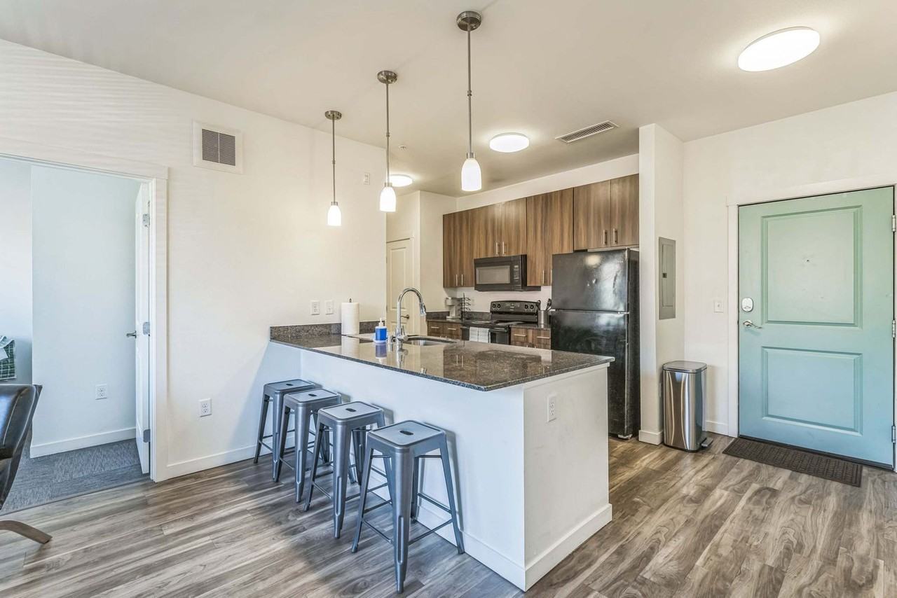 305 East Front Street - Photo 2 of 36