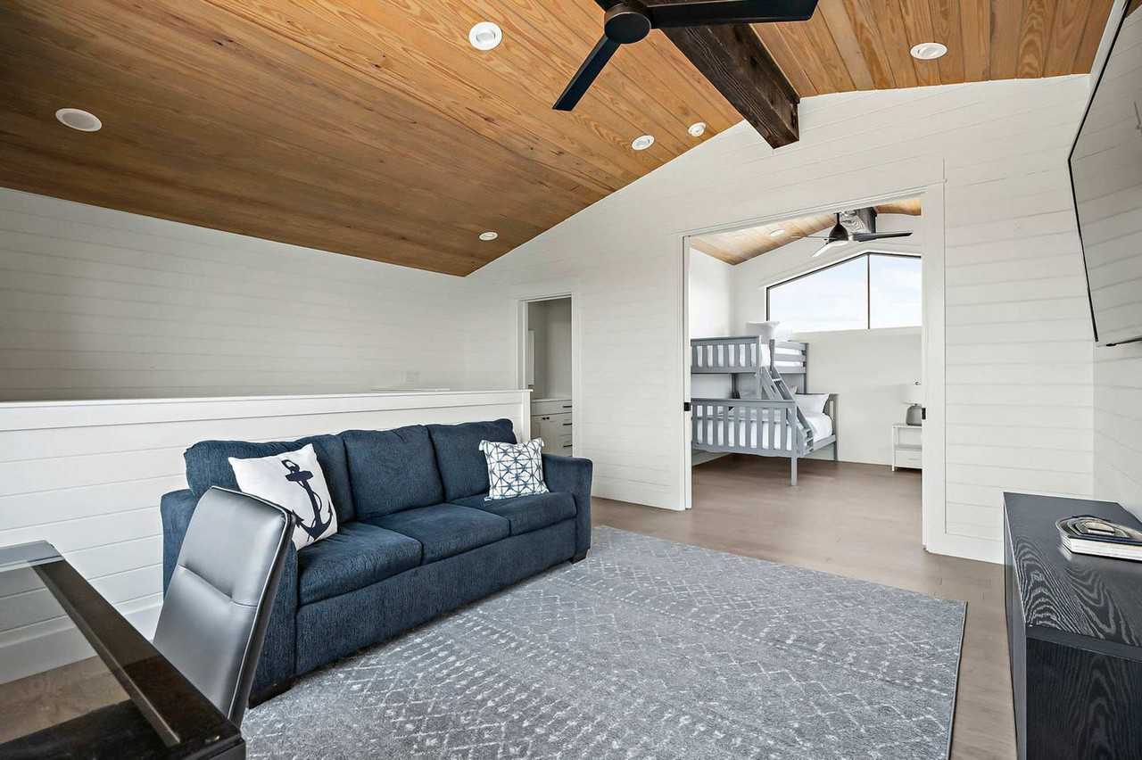 2204 Escape #1262298P - Photo 3 of 42