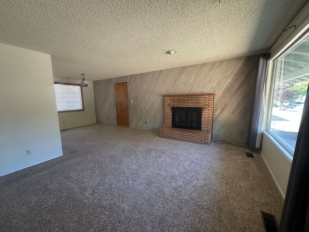1115 Nw 35th St - Photo 4 of 18