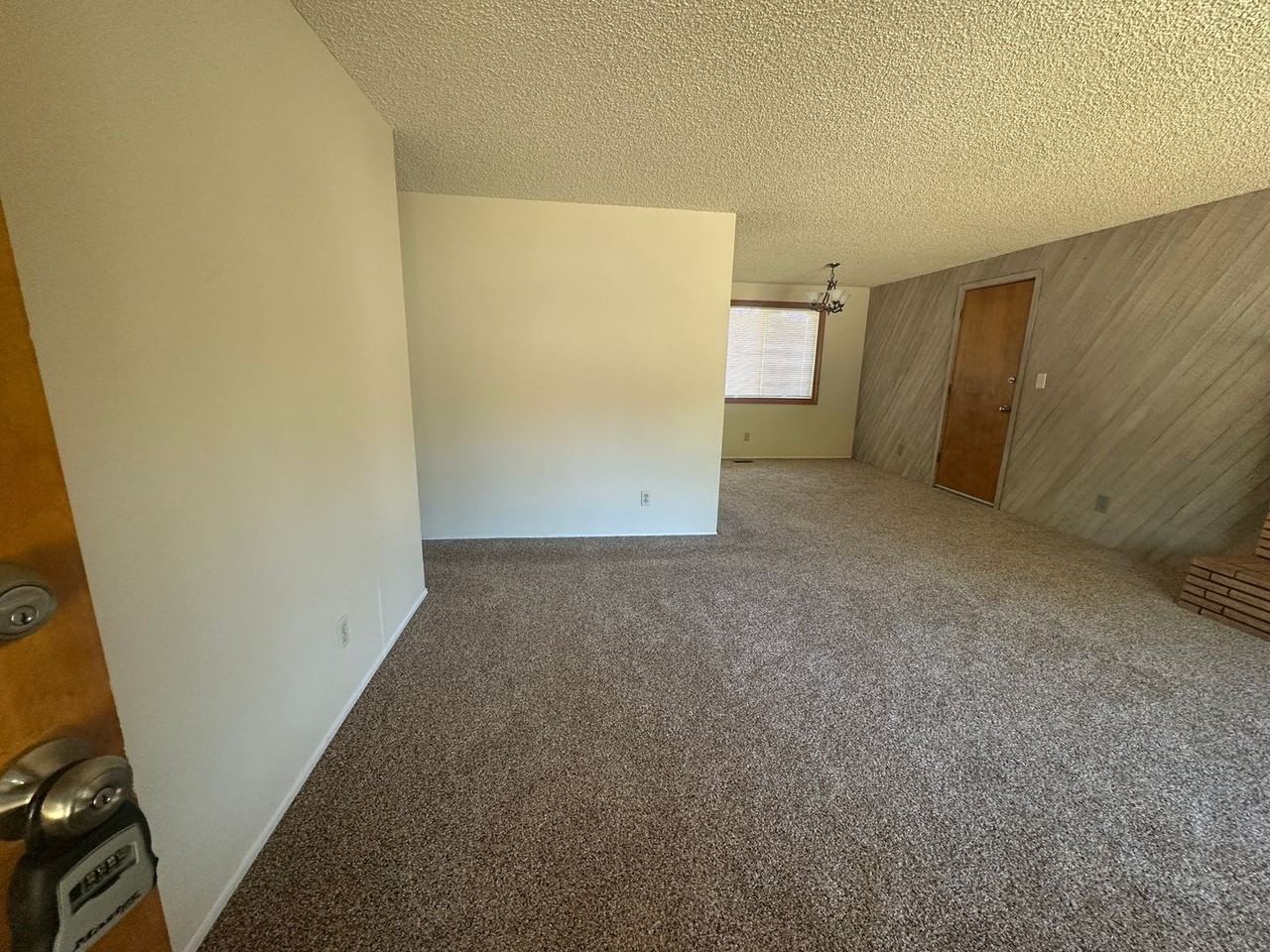 1115 Nw 35th St - Photo 5 of 18
