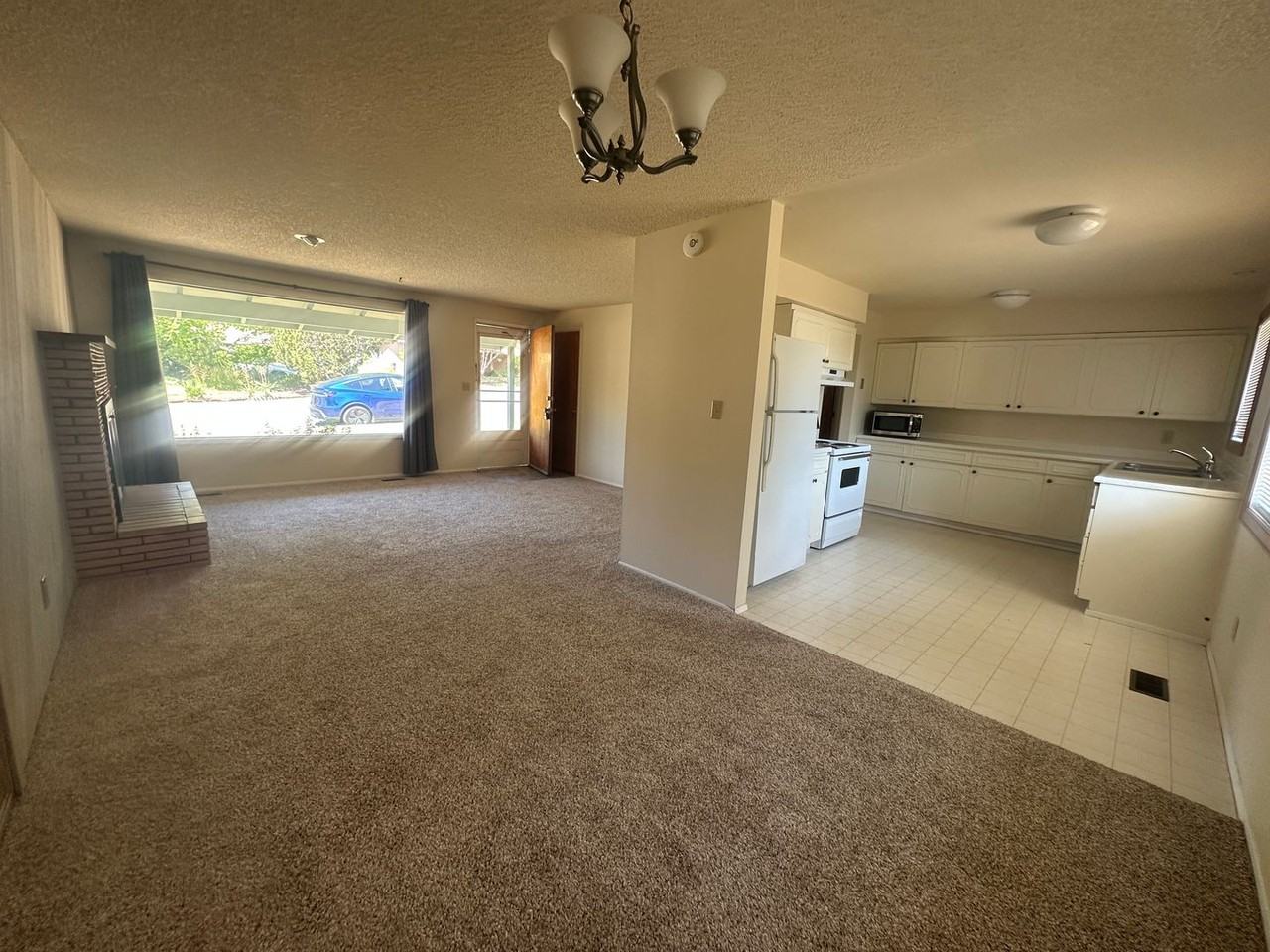 1115 Nw 35th St - Photo 6 of 18