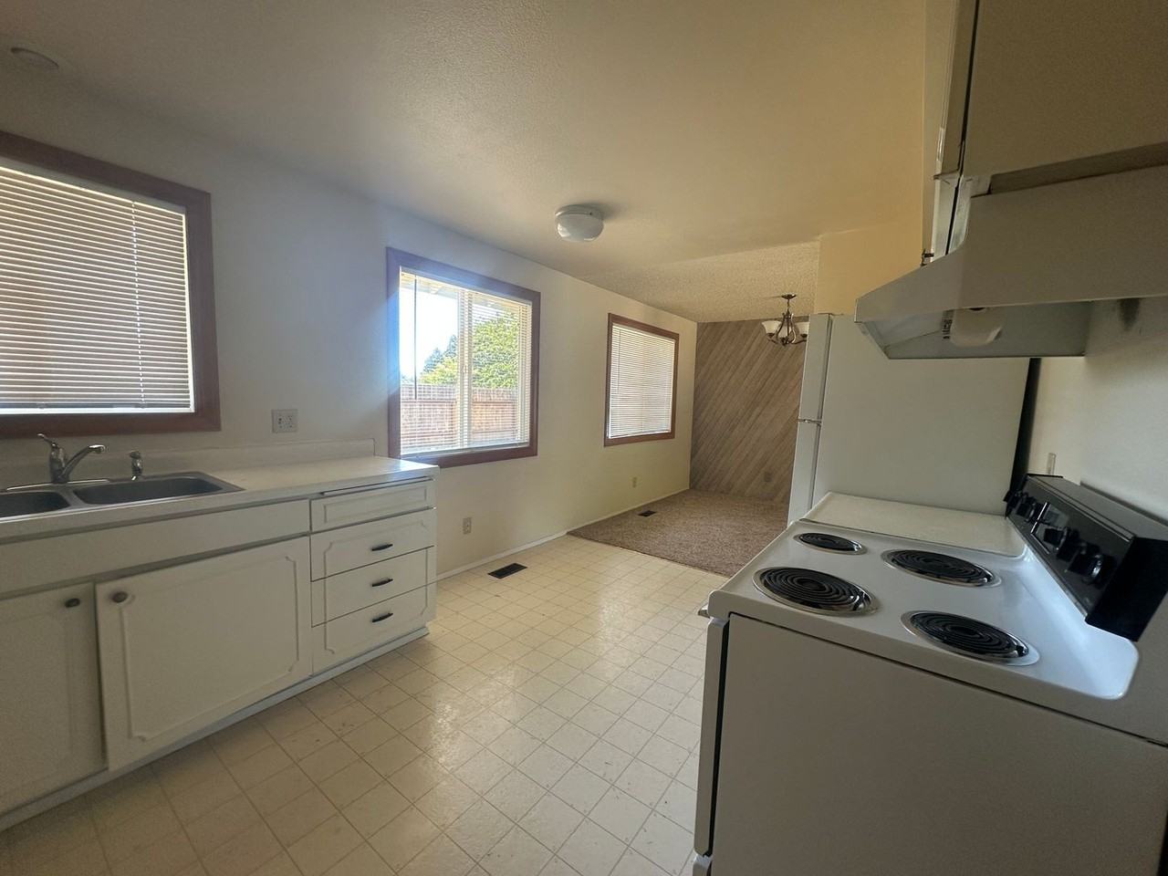 1115 Nw 35th St - Photo 7 of 18