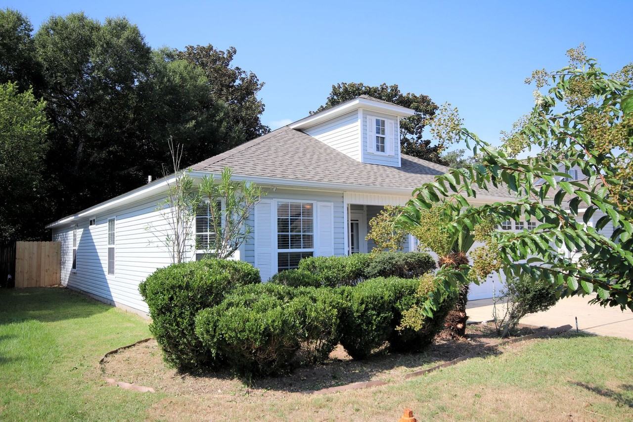 2394 Marina Dr - Photo 3 of 34