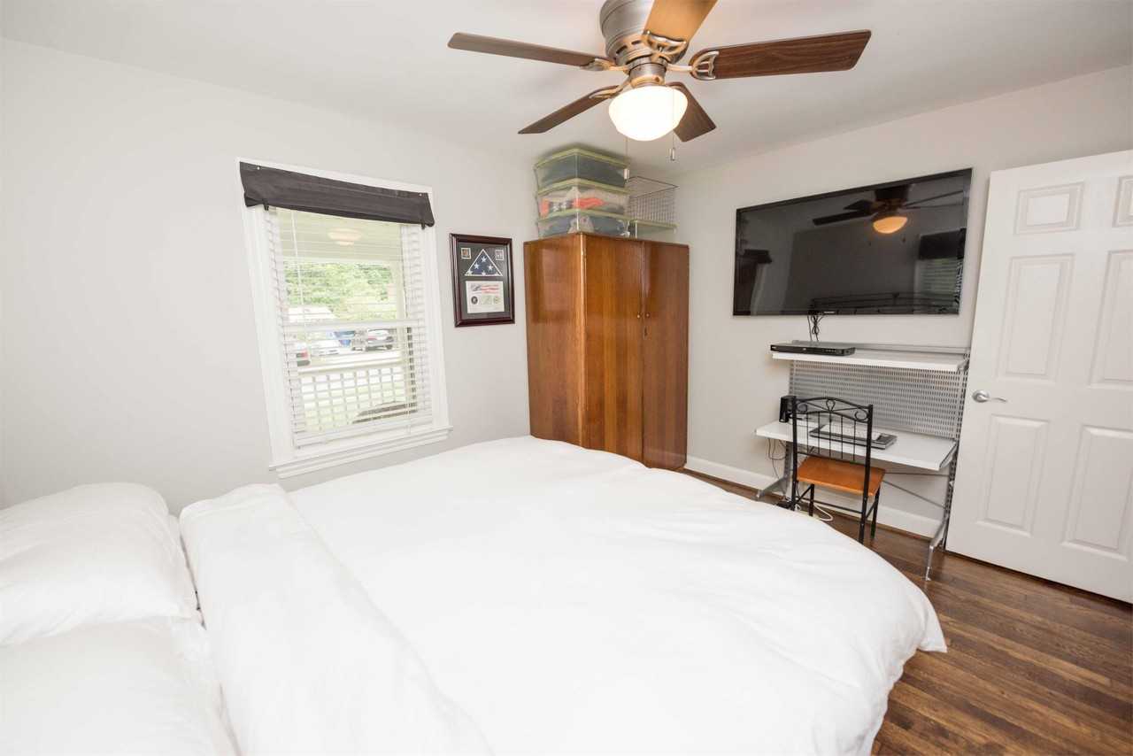 2931 Fairmont St - Photo 2 of 24