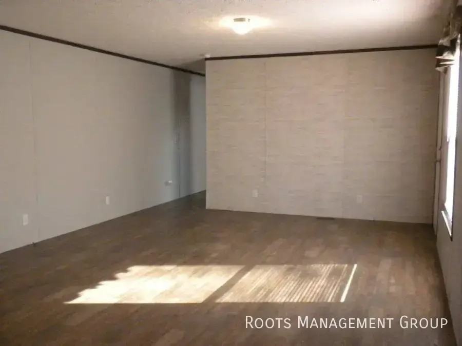 702 Holmes Dr #195 - Photo 3 of 11