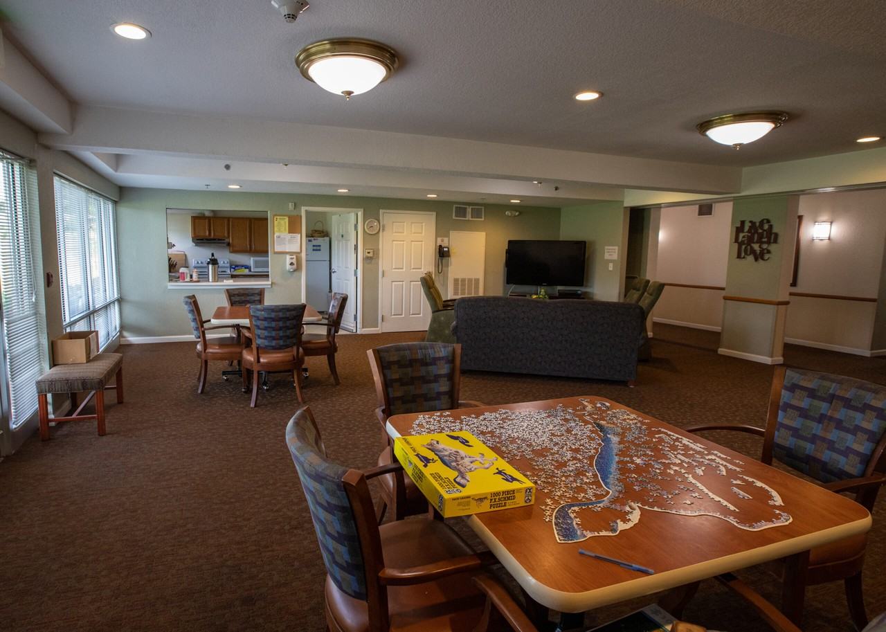 Willow Glen Senior - Photo 2 of 4